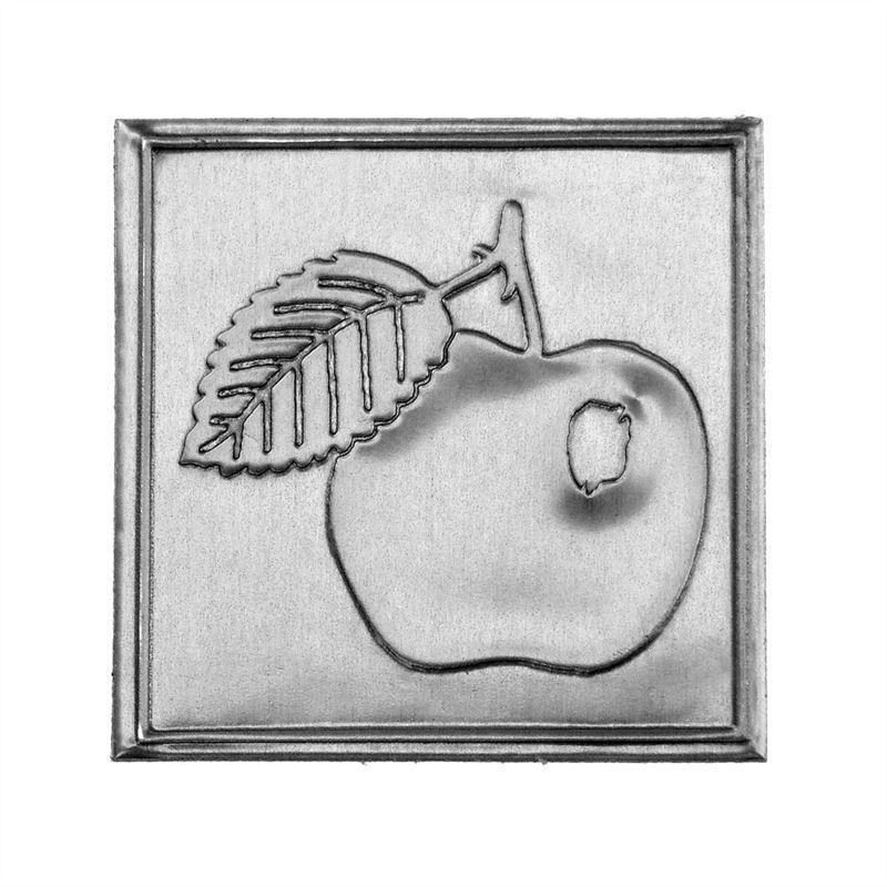 Tinnen etiket 'Appel', vierkant, metaal, zilver Tinnen etiket 'Appel', vierkant, metaal, zilver